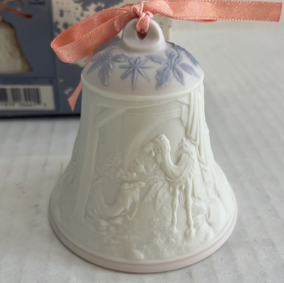 1997 Lladro Decorative Cream Bell with Pink Ribbon - Picture 4 of 6